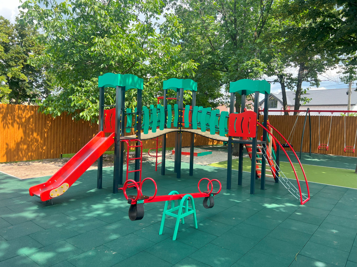 Спортивно-ігровий майданчик с. Зазим’я, Київська область Спортивно-ігровий майданчик с. Зазим’я, Київська область