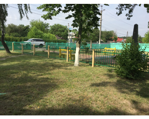 Огорожа металева, деревяні стовби - фото 2 Огорожа металева, деревяні стовби - фото 2